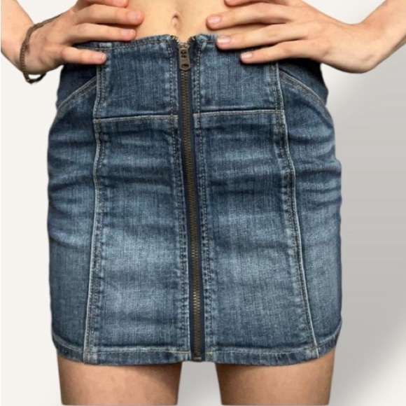 Abercrombie and Fitch Y2K Zip Front Denim Mini Skirt - Picture 1 of 10